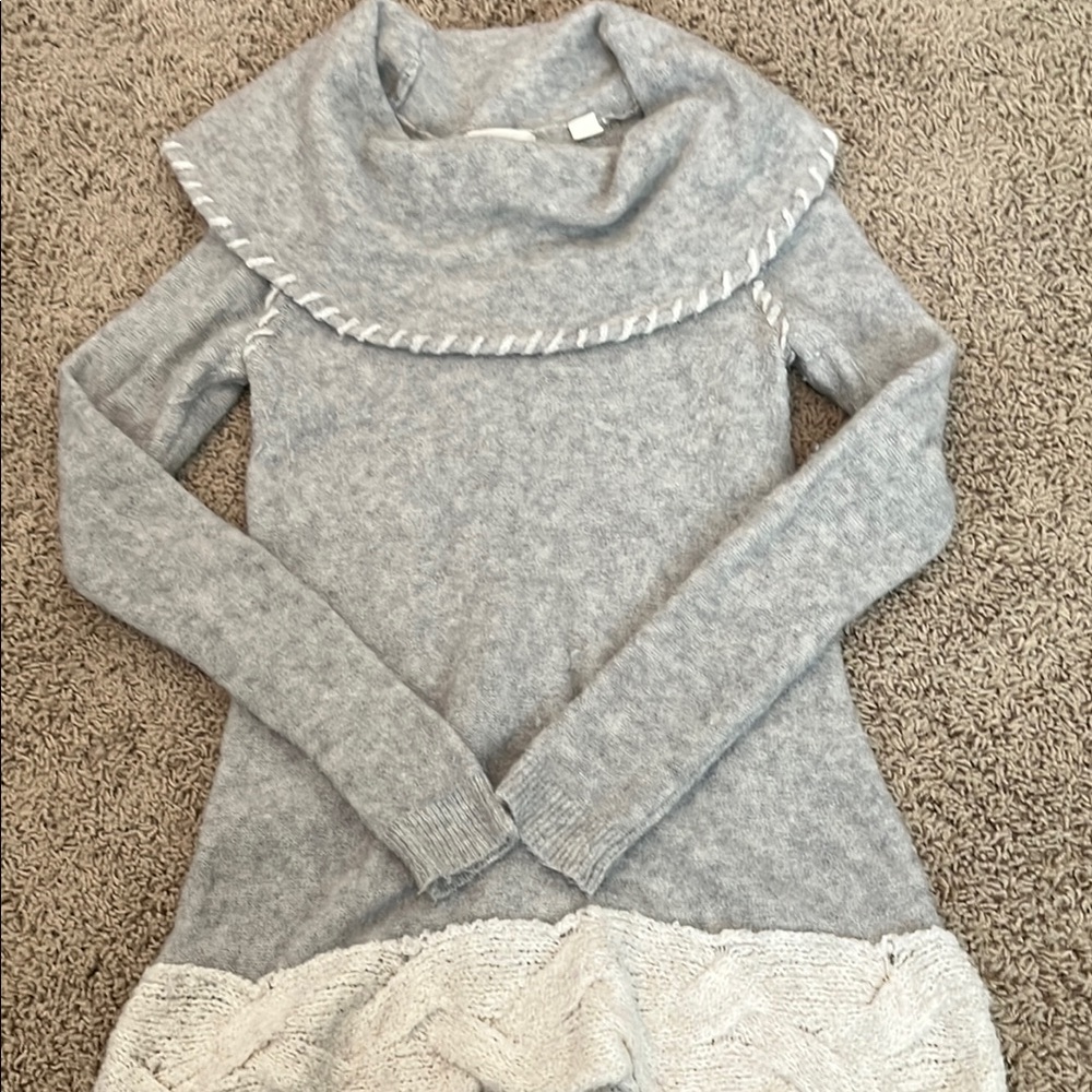 Gray Cowl Neck Anthropologie Sweater sleeping on snow MEDIUM